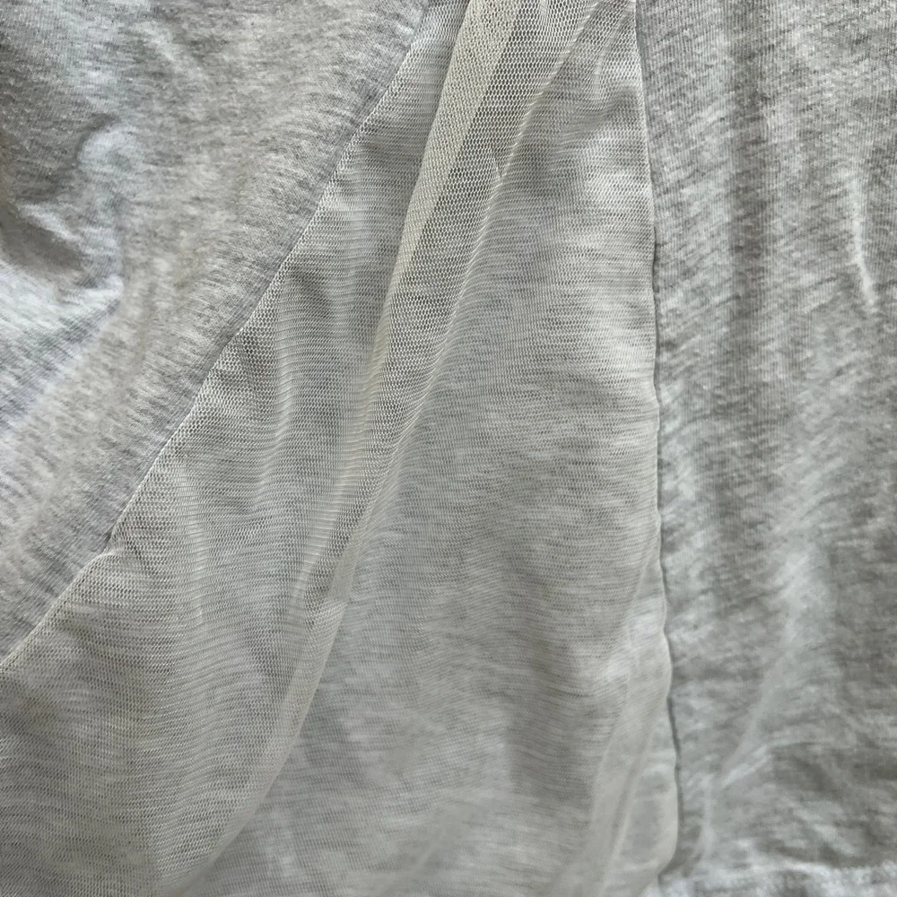 Jillian’s Closet 2T Gray and White Long Sleeve Girls High Low Decorative Blouse